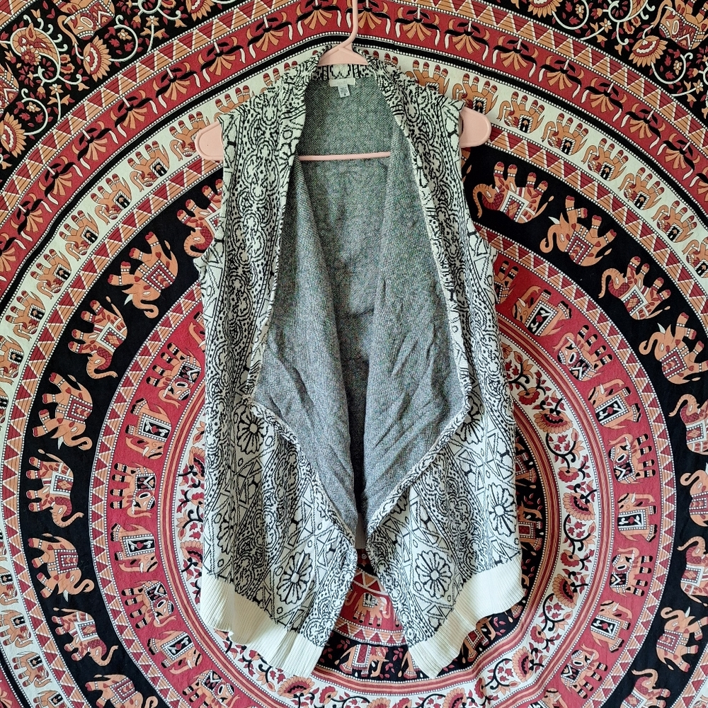 Ecoté Geometric Floral Sleeveless Knit Cardigan Vest